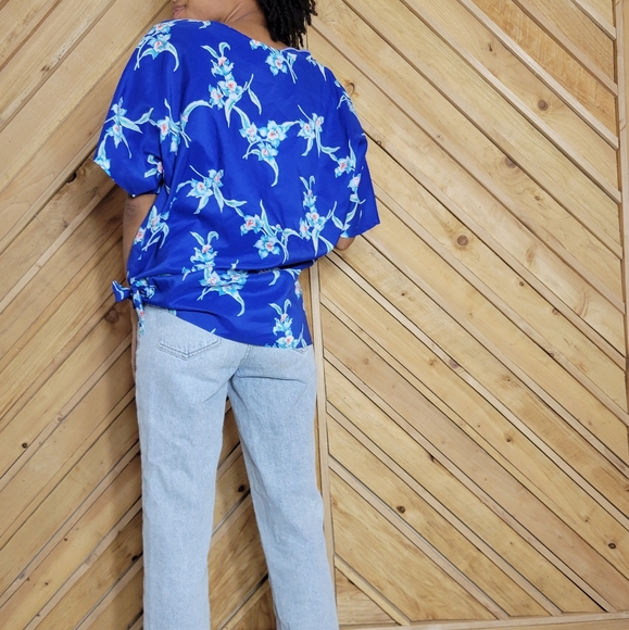 Vintage Hawaiian Blue Floral Top - Picture 7 of 10